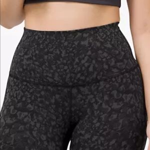 Lululemon Wunder under HR 21” Crop leggings